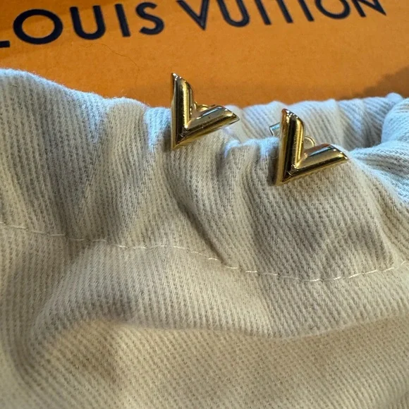 Louis Vuitton gold stud earrings - Picture 1 of 6